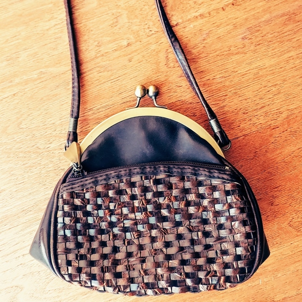 Vintage Clamshell clasp purse